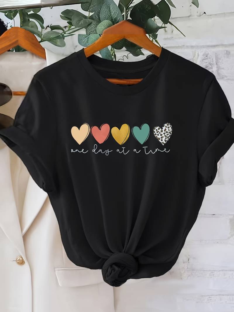 T-shirt o Luźnym Kroju z Wzorem Kolorowych Serc dla Kobiet | Idealny na Co Dzień