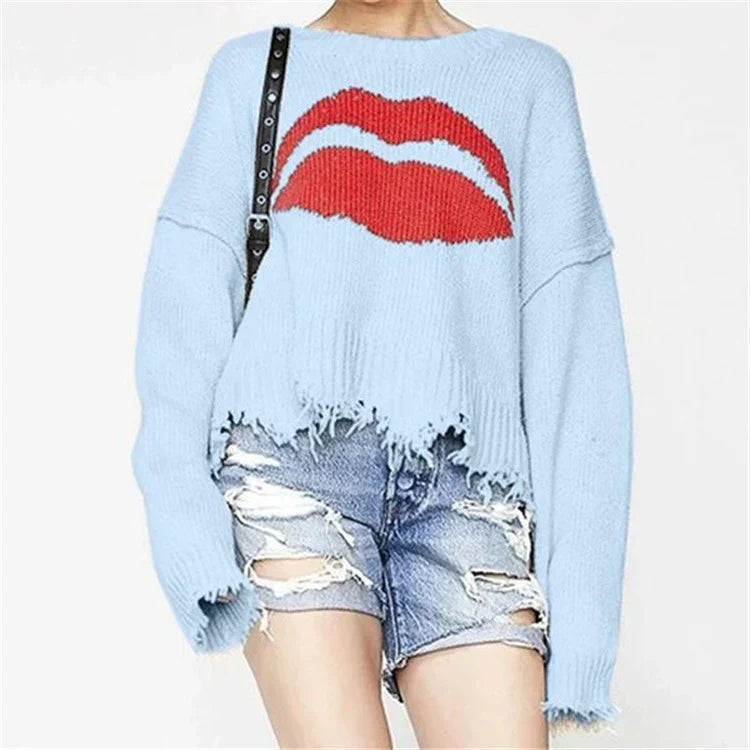 Damski sweter – Oversized krój – Grube dzianie – Wzór ust – Frędzlowy dół – Krótki model