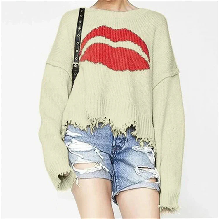 Damski sweter – Oversized krój – Grube dzianie – Wzór ust – Frędzlowy dół – Krótki model