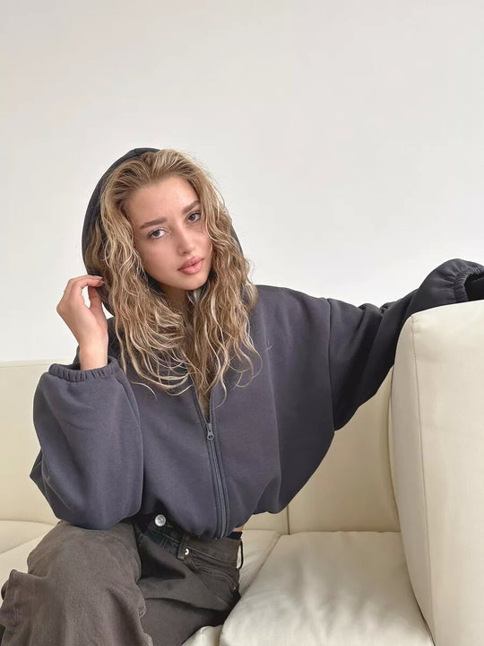 Kobieta | Krótka bluza z kapturem na zamek | Długie balonowe rękawy | Styl casual nowoczesny