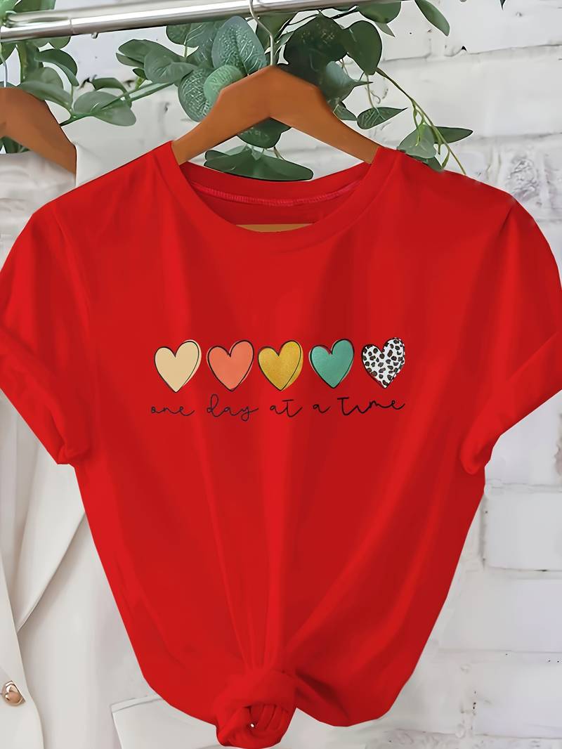 T-shirt o Luźnym Kroju z Wzorem Kolorowych Serc dla Kobiet | Idealny na Co Dzień