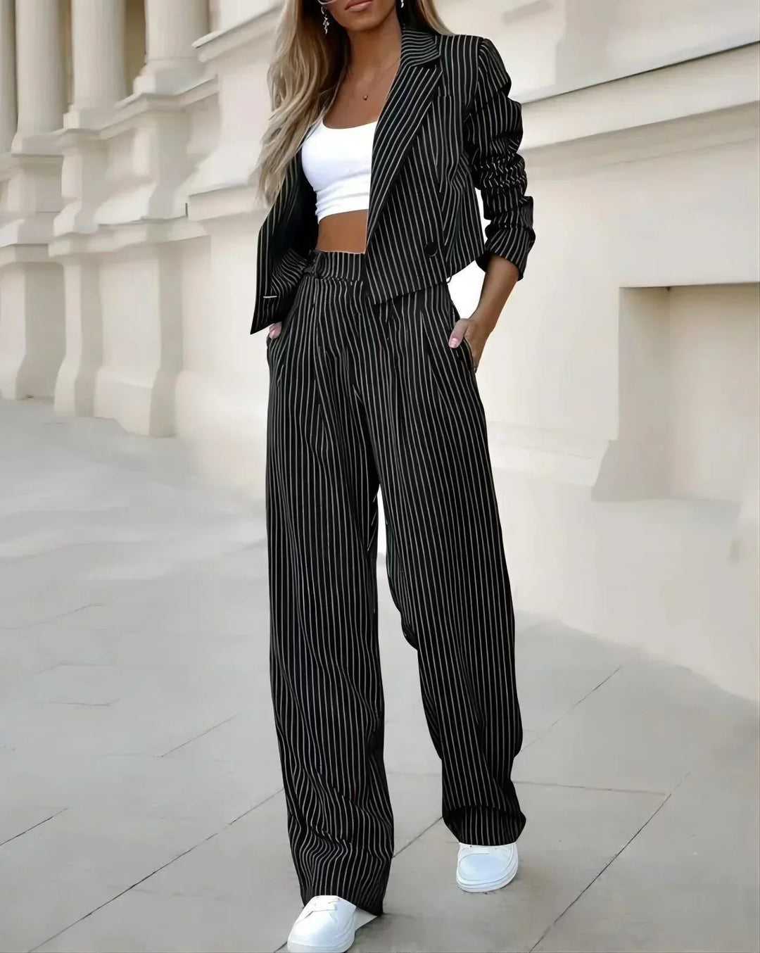 Kobieta | Garnitur Damski | Cropped Blazer | Szerokie Nogawki | Klasyczne Paski | All-Season