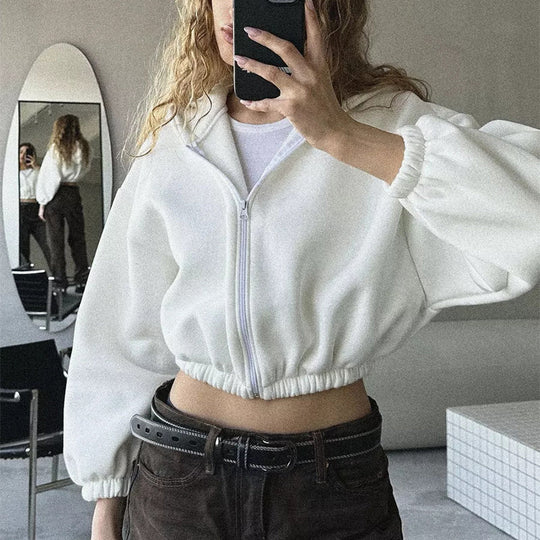 Kobieta | Krótka bluza z kapturem na zamek | Długie balonowe rękawy | Styl casual nowoczesny