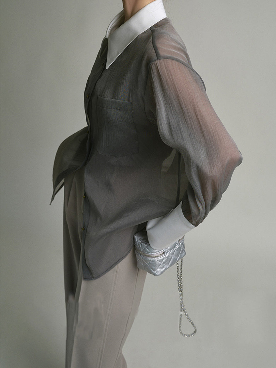 Damska Koszula z Kontrastowym Kołnierzykiem i Mankietami | Elegancki Luźny Krój | Zapinana na Guziki | Do Pracy i Formalnych Stylizacji