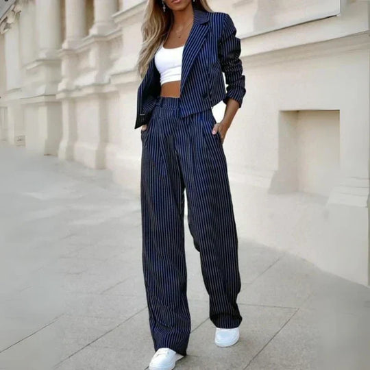 Zestaw Damski w Paski | Krótki Blazer i Szerokie Spodnie | Elegancki Look Premium