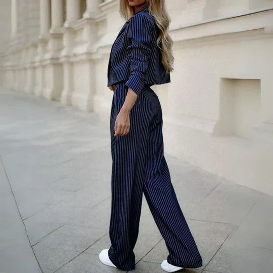 Zestaw Damski w Paski | Krótki Blazer i Szerokie Spodnie | Elegancki Look Premium