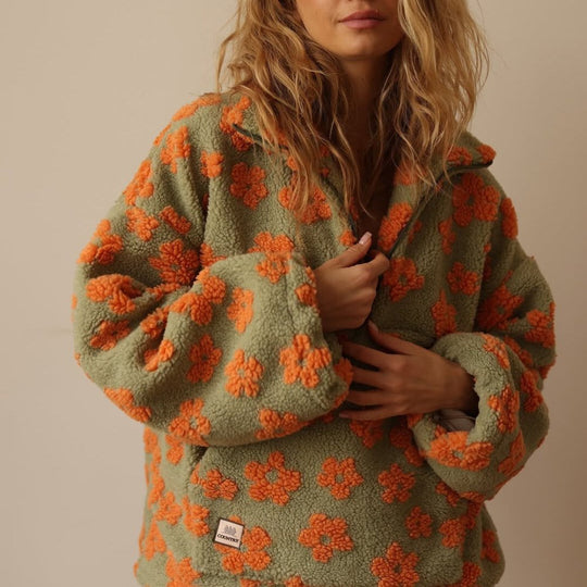 Lieselotte | Kwiatowy sweter z dzianiny
