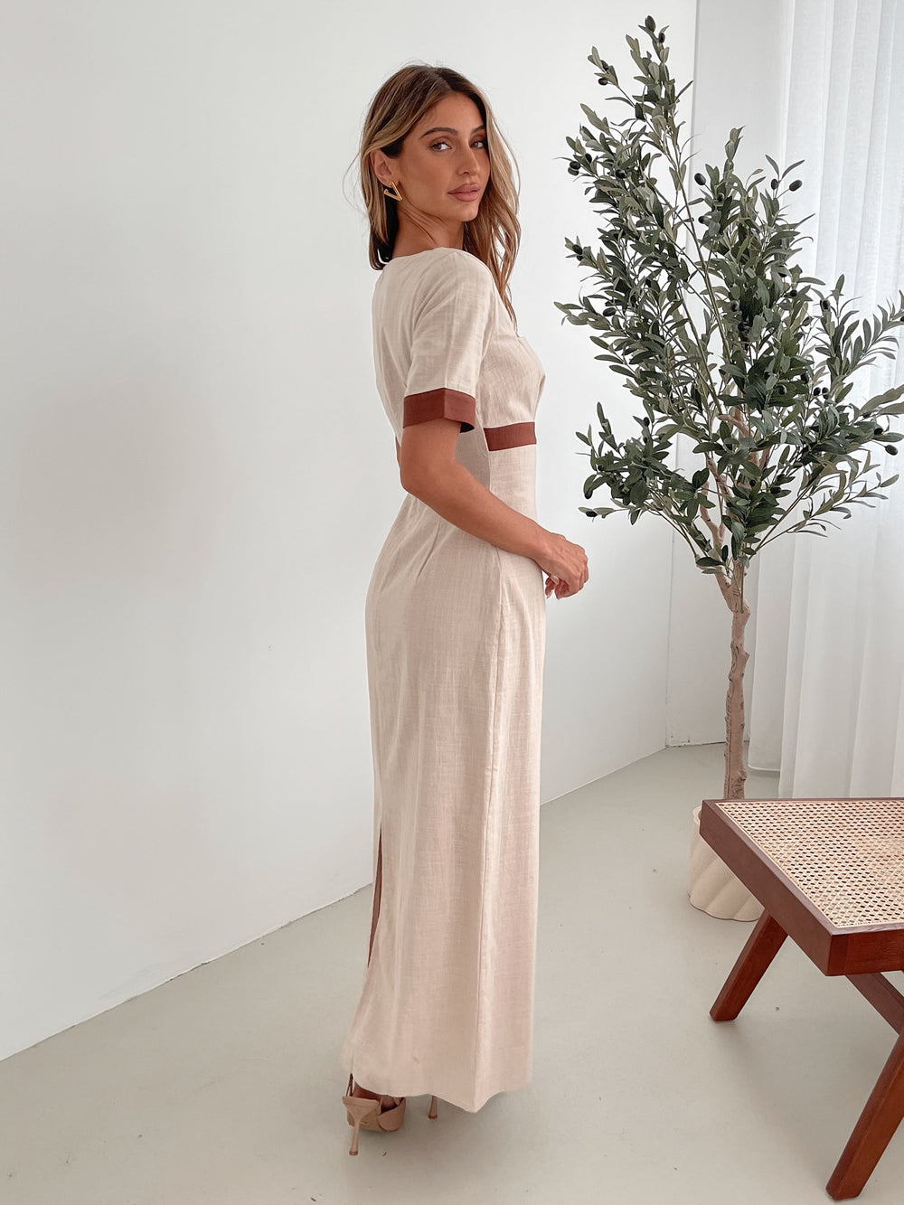 Kobieta | Sukienka Maxi | Kremowy Wzór | Kwadratowy Dekolt | Krótkie Rękawy | Prosta Spódnica