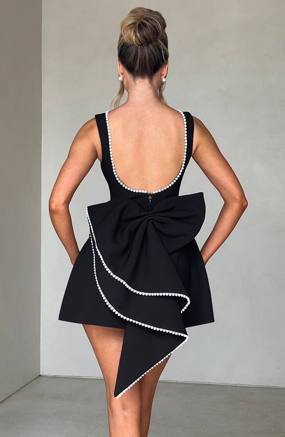 Amandine | Damska elegancka mini sukienka wizytowa | Strukturalny dopasowany fason | Sukienka na wesele i przyjęcia