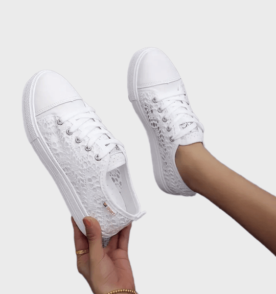 Lacette | Białe lekkie sneakersy damskie z koronką - Oddychające, Eleganckie, Casual styl