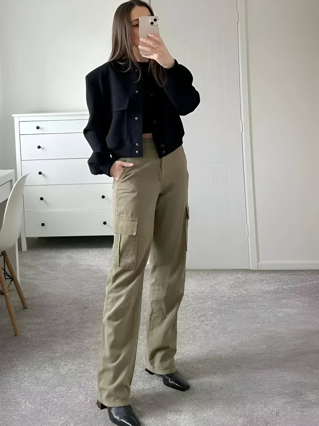 Krótkia Kurtka Varsity Damska | Guziki i Żebrowany Kołnierz | Sportowy i Modny Styl | Casual