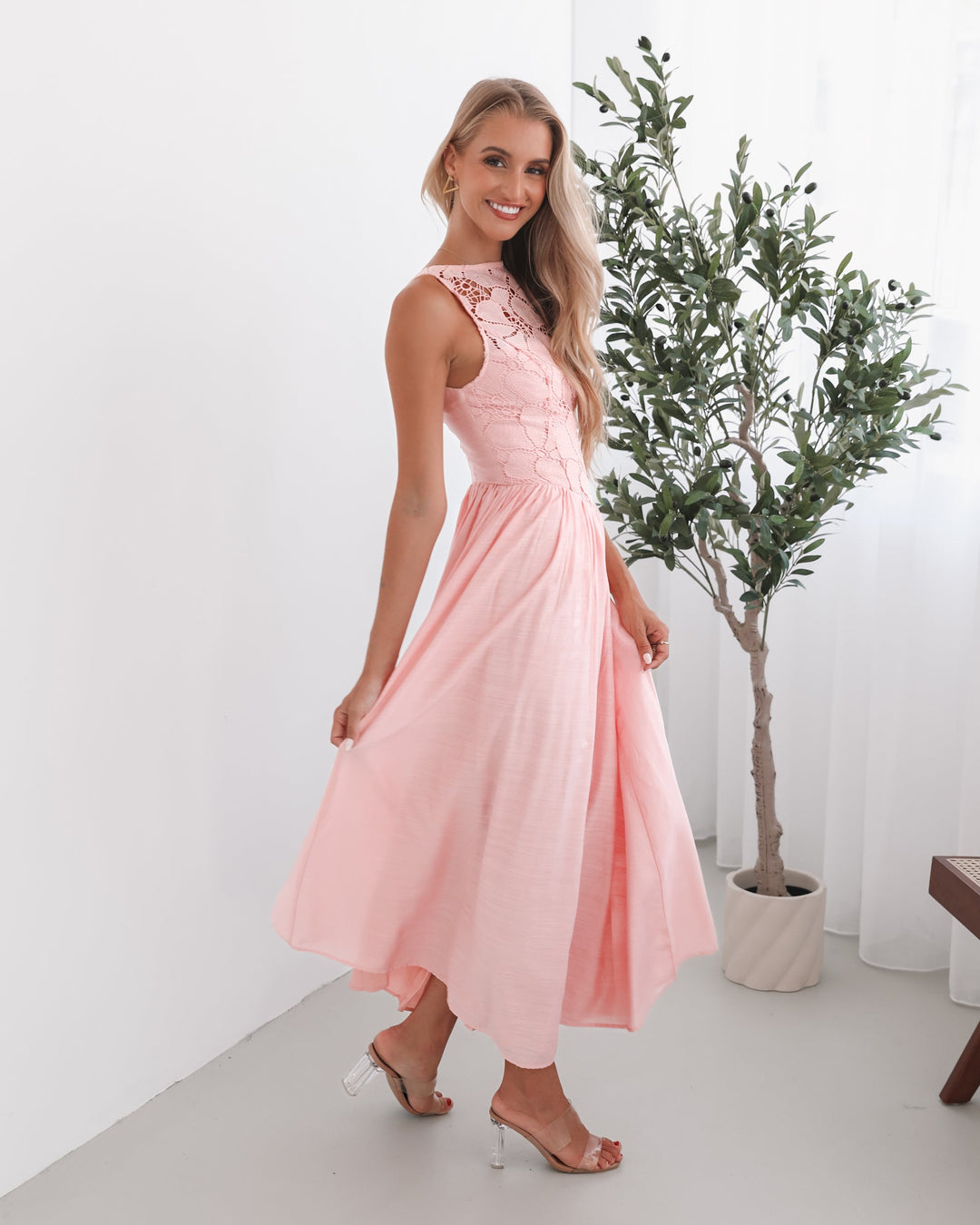 Kobieta | Sukienka Maxi | Dekolt Łódź | Koronkowy Gorset | Zwiewny Dół | Styl Elegancki