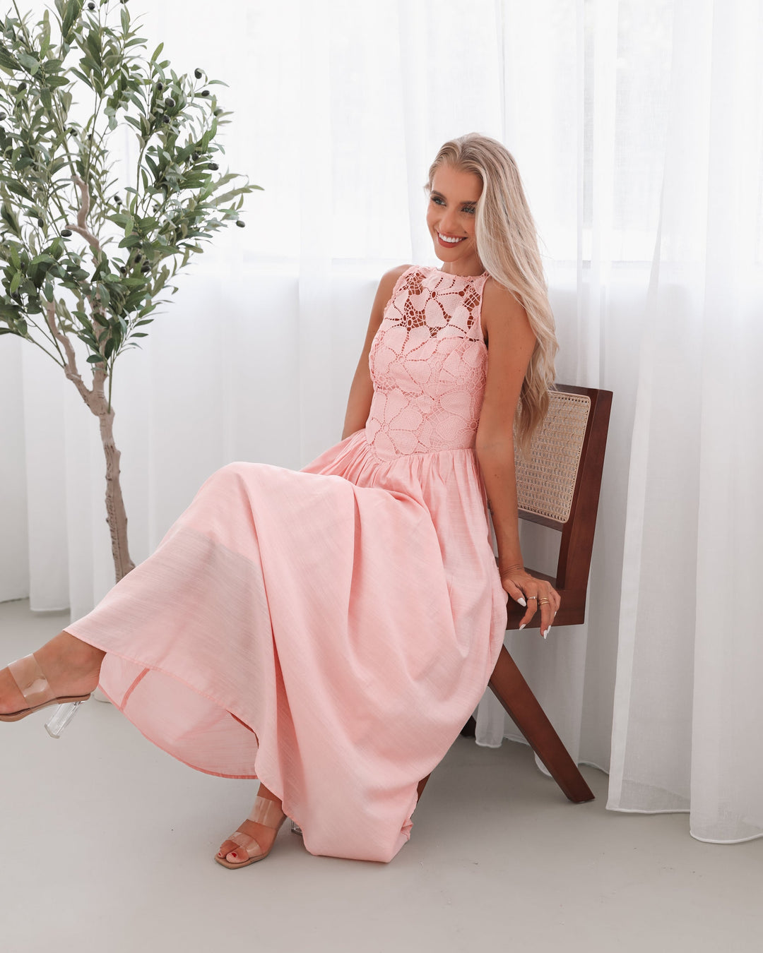 Kobieta | Sukienka Maxi | Dekolt Łódź | Koronkowy Gorset | Zwiewny Dół | Styl Elegancki