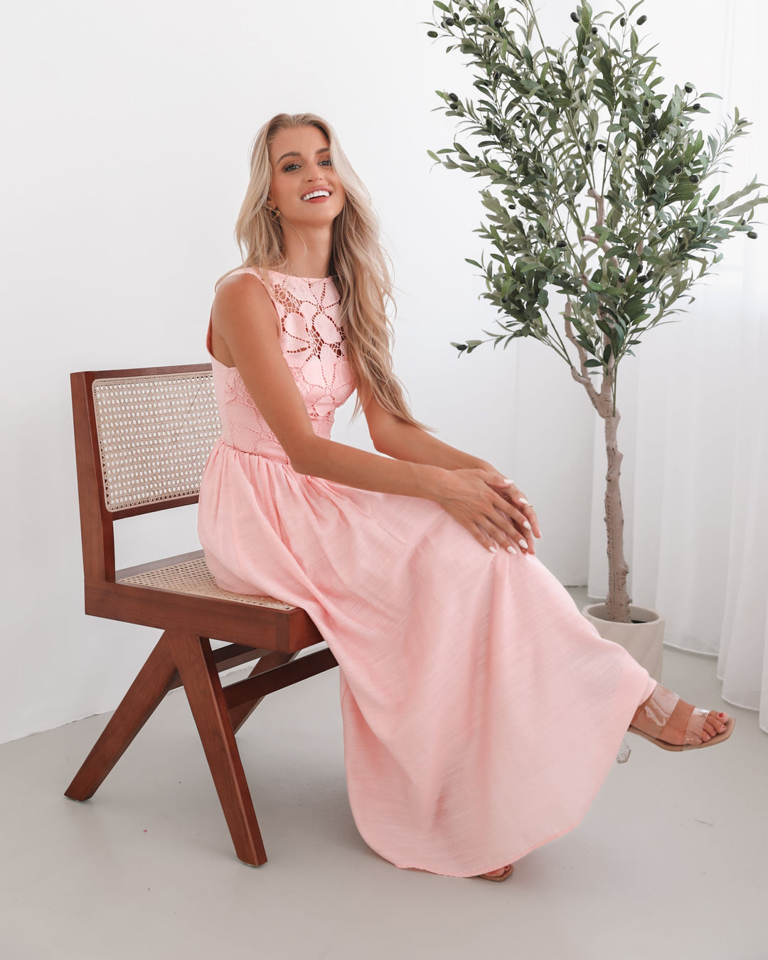 Kobieta | Sukienka Maxi | Dekolt Łódź | Koronkowy Gorset | Zwiewny Dół | Styl Elegancki