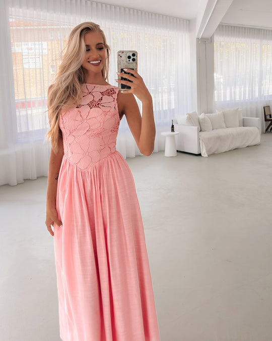Kobieta | Sukienka Maxi | Dekolt Łódź | Koronkowy Gorset | Zwiewny Dół | Styl Elegancki