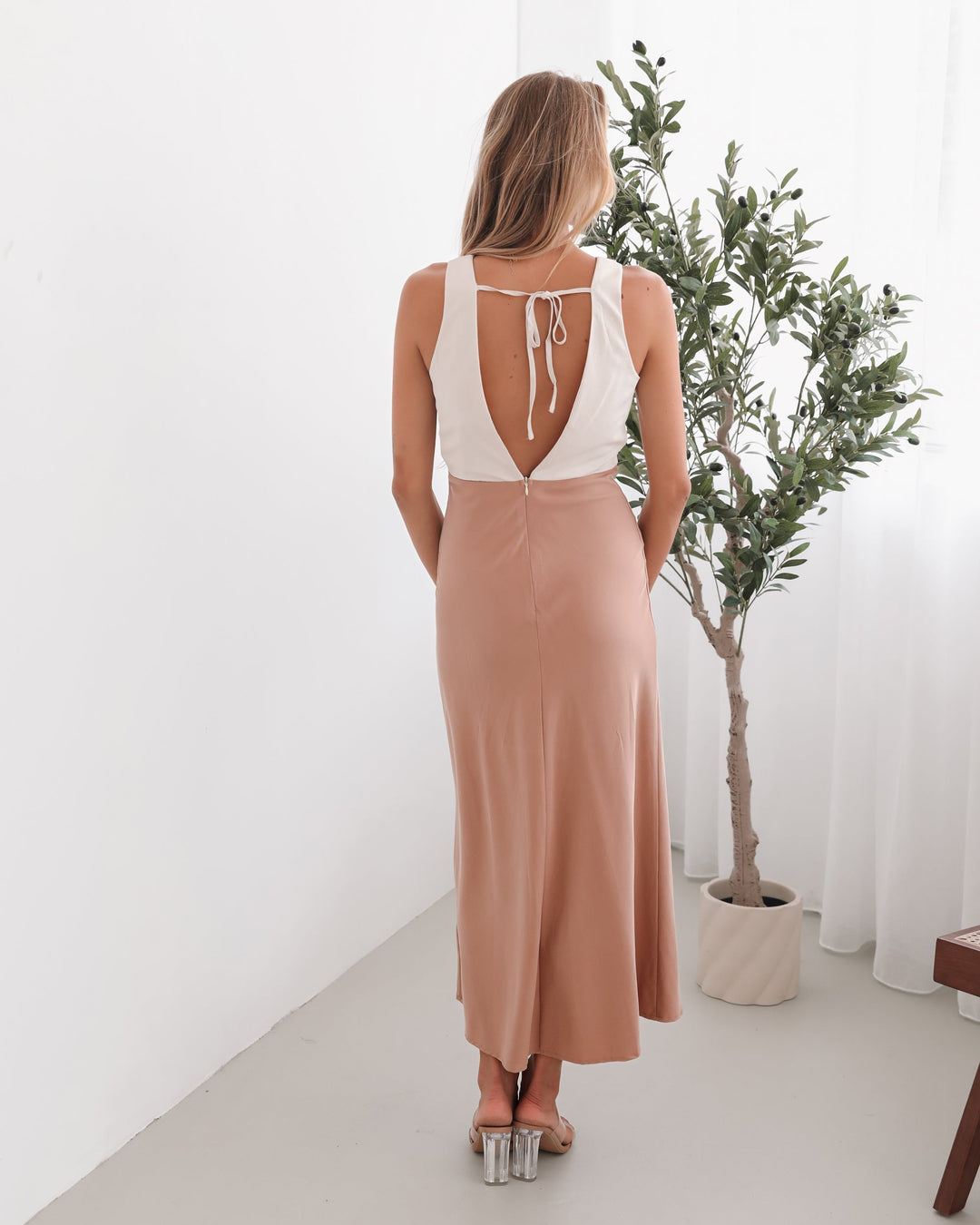 Kobieta | Sukienka Midaxi | Dekolt V | Odcinana Talia | Elegancki Fason