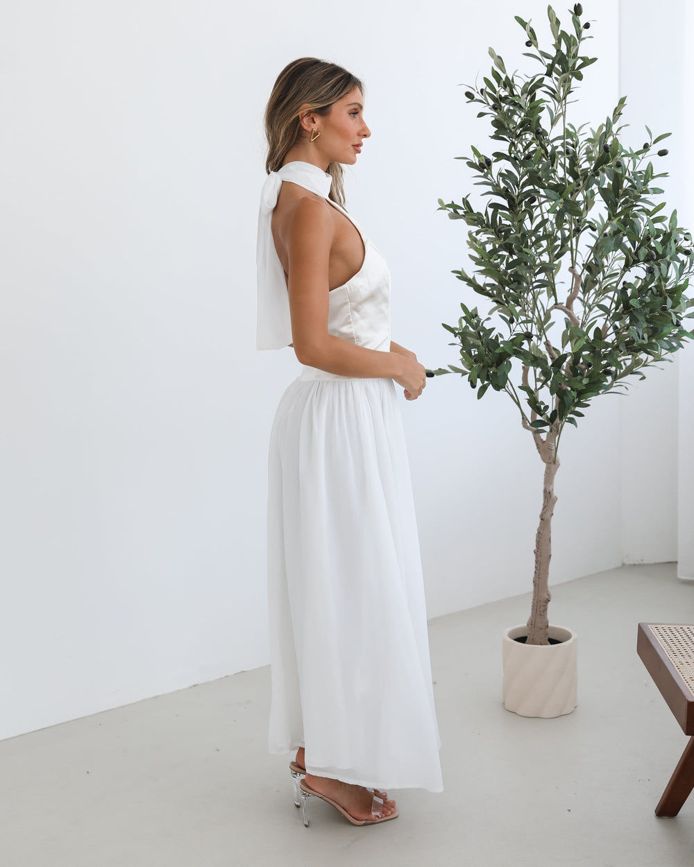 Kobieta | Sukienka Maxi | Dekolt na Szyję | Zwiewna Spódnica | Elegancki Krój