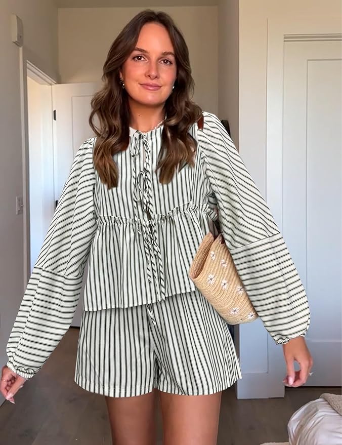 Selena | Letni Dwuczęściowy Zestaw w Paski | Bluzka z Krótkim Rękawem i Szorty