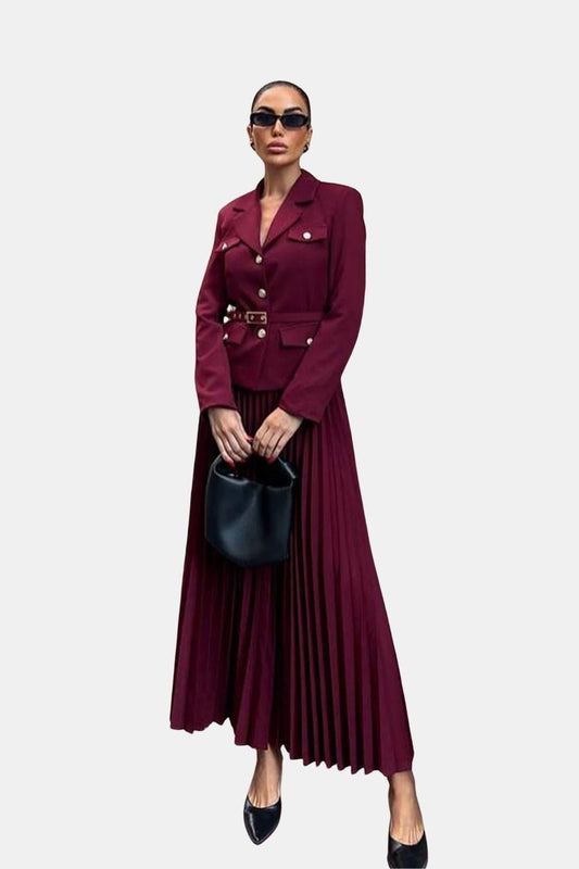 Karina - Komplet damski żakiet i spódnica | Pasek w talii, plisowana spódnica, kieszenie z klapkami | Elegancki styl do biura