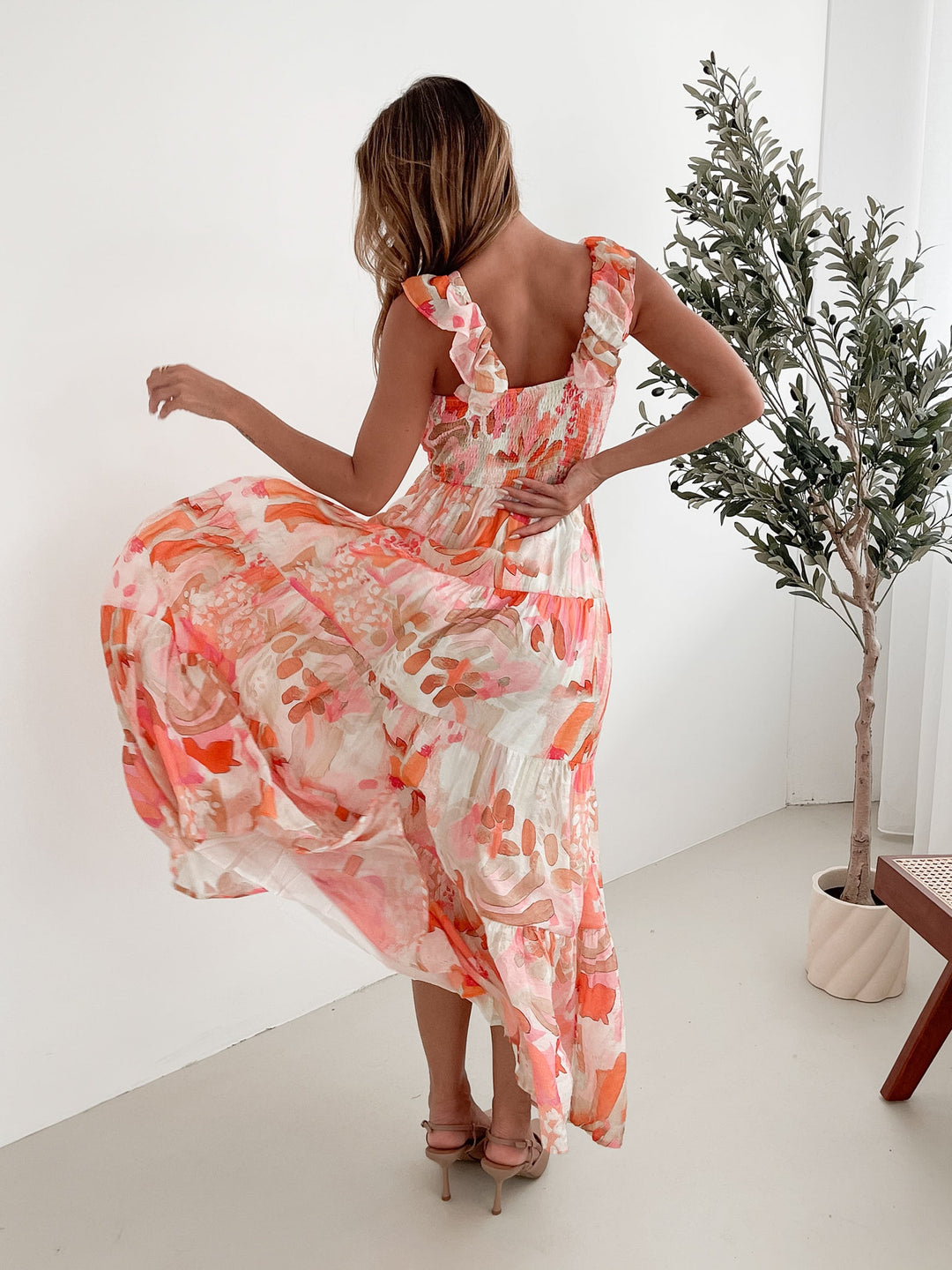 Kobieta | Sukienka Maxi | Warstwowa Spódnica | Głęboki Dekolt | Falbaniaste Rękawy | Print