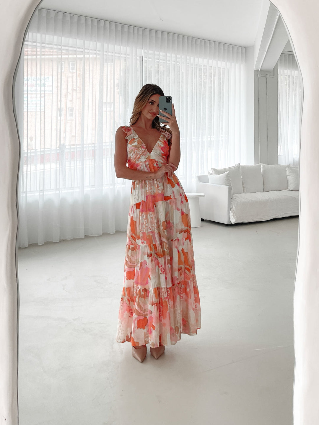 Kobieta | Sukienka Maxi | Warstwowa Spódnica | Głęboki Dekolt | Falbaniaste Rękawy | Print