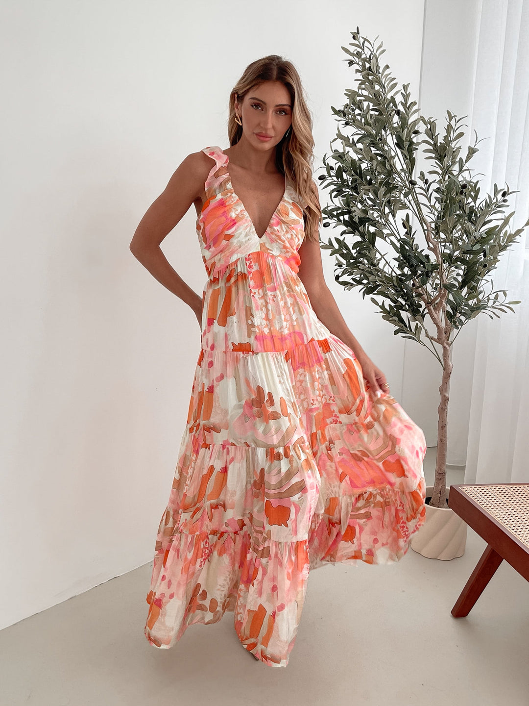 Kobieta | Sukienka Maxi | Warstwowa Spódnica | Głęboki Dekolt | Falbaniaste Rękawy | Print