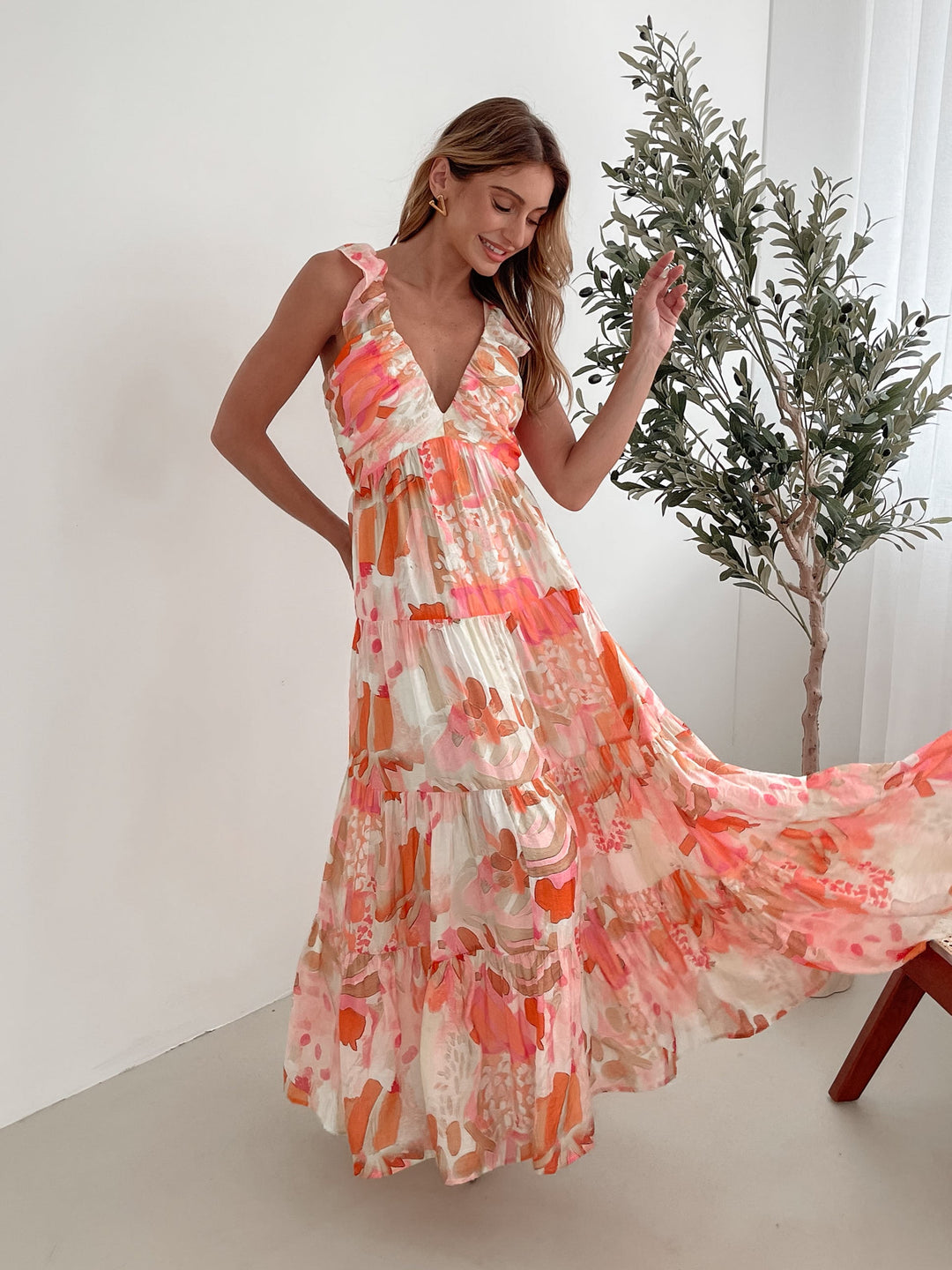 Kobieta | Sukienka Maxi | Warstwowa Spódnica | Głęboki Dekolt | Falbaniaste Rękawy | Print