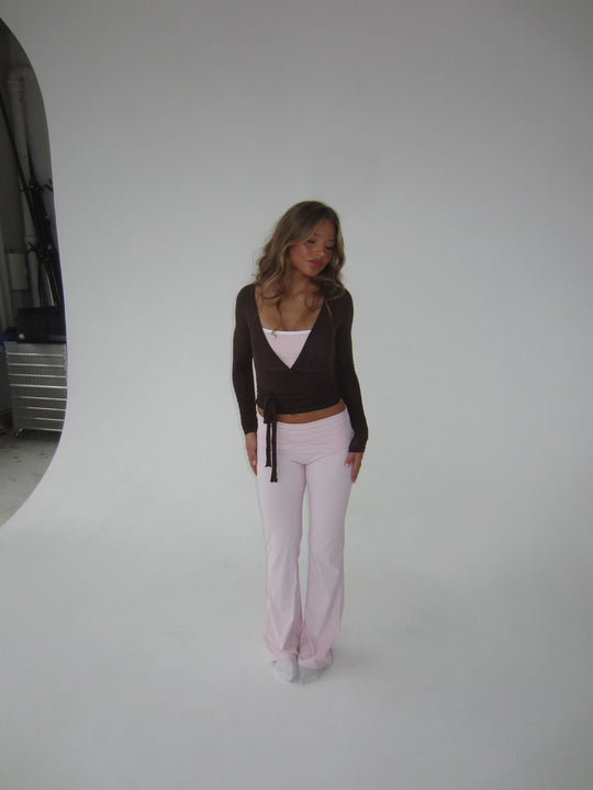 Kobieta | Bluzka Kopertowa | Tatyanna | Brązowa | Pasek w Talii | V-dekolt | All-Season