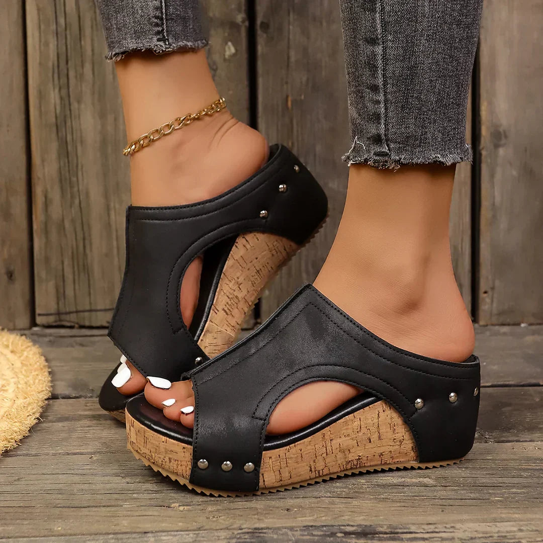 Nadine | Damskie sandały boho na platformie | Metalowe ćwieki | Slip-On z korkową platformą | Letnie sandały