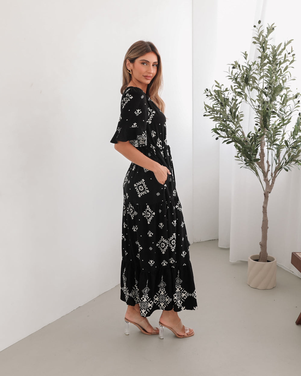 Kobieta | Sukienka Midi | Dekolt w Serek | Krótkie Rękawy | Zwiewny Krój