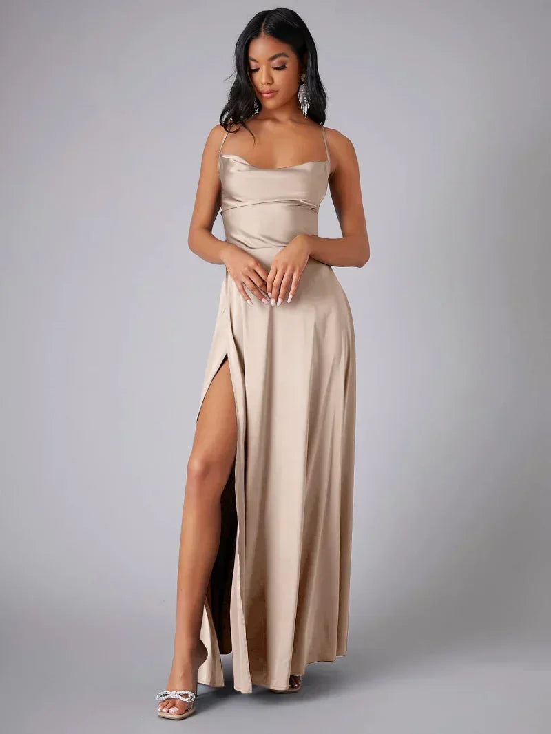 Kobieta | Wieczorowa Sukienka Maxi | Krzyżowy Detal na Plecach | Styl Elegancki i Wyrafinowany | Zwiewny Krój