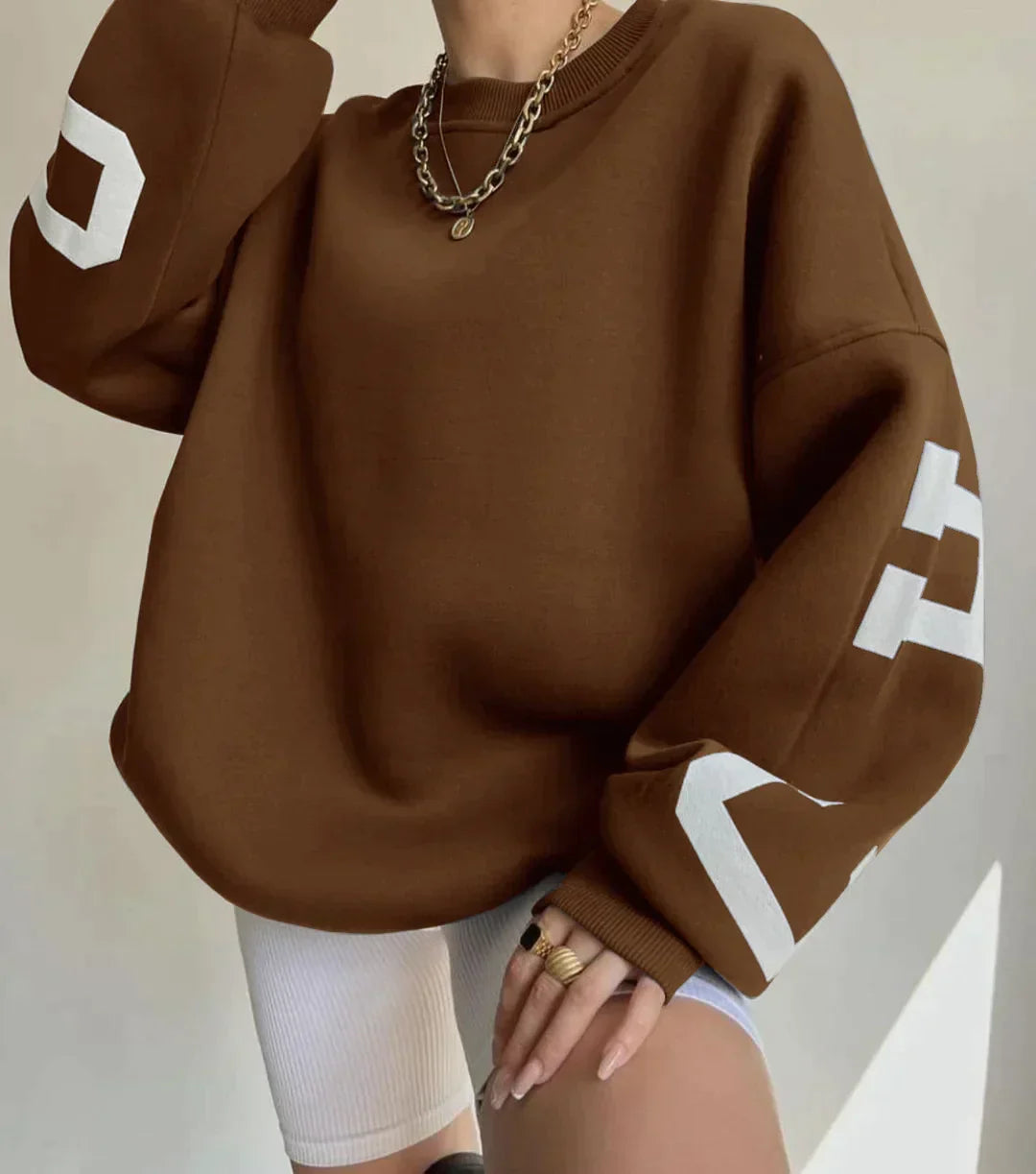 Damska Oversized Bluza – Komfortowy Krój – Okrągły Dekolt – Graficzne Rękawy – Styl Casual
