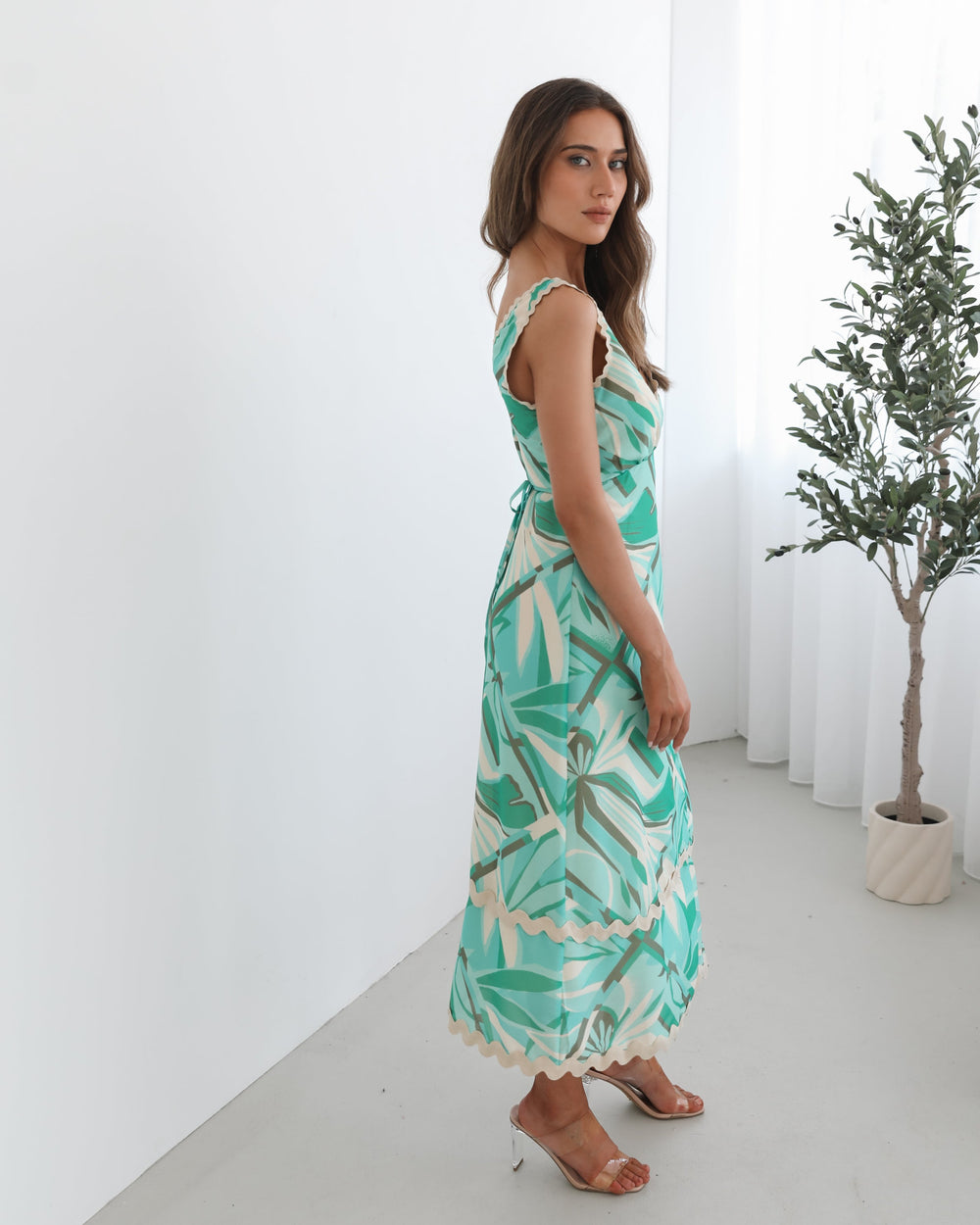 Kobieta | Sukienka Maxi | Dekolt w Serek | Wiązanie w Talii | Bez Rękawów