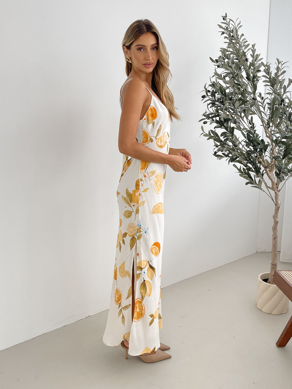 Kobieta | Sukienka Maxi | Fit and Flare | Dekolt V | Cienkie Ramiączka | Print