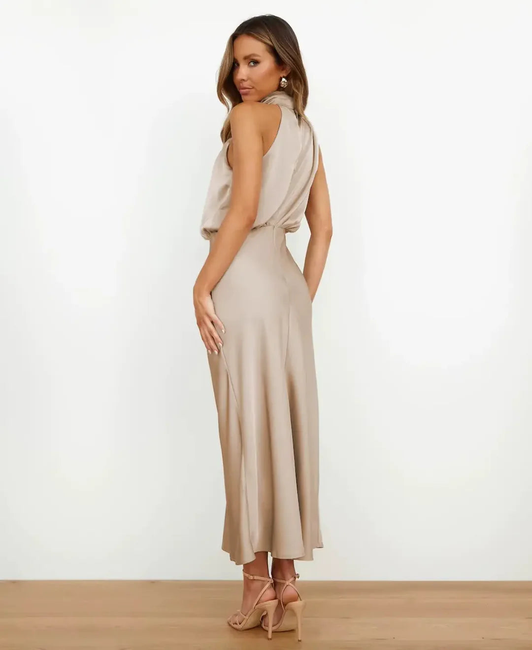 Sophie | Elegancka Satynowa Sukienka Midi Halter | Dopasowany Fason | Formalna Sukienka na Wesele, Galę i Wieczorne Wyjścia