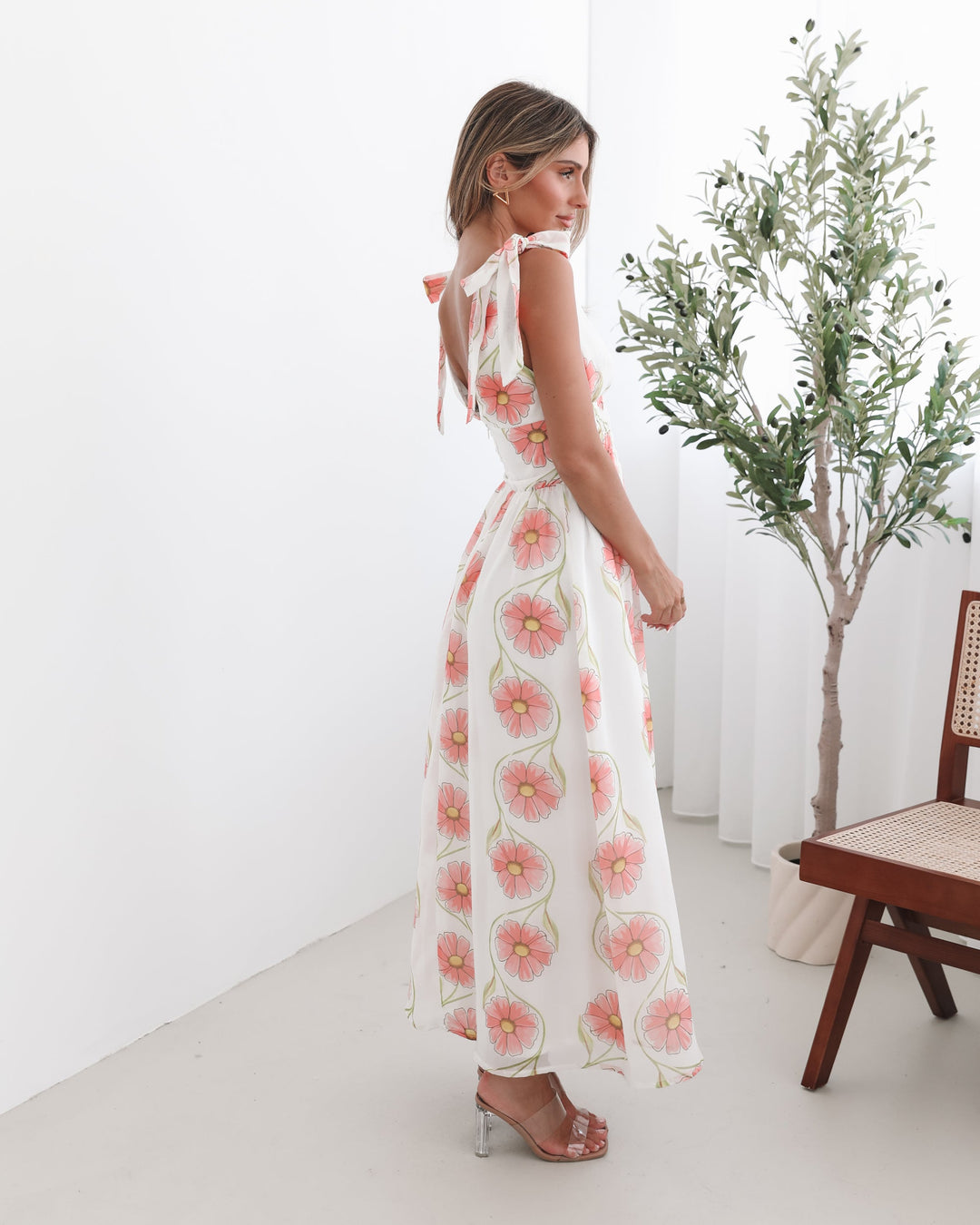 Kobieta | Sukienka Maxi | Wzór Kwiatowy | Ramiączka z Kokardą | Marszczona Talia | Styl Elegancki