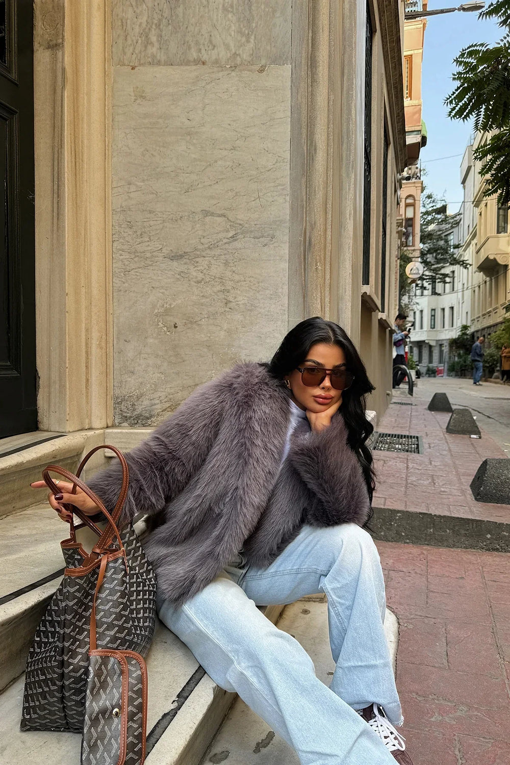 Nora | Krótki futrzany płaszcz damski w kolorze antracytowym