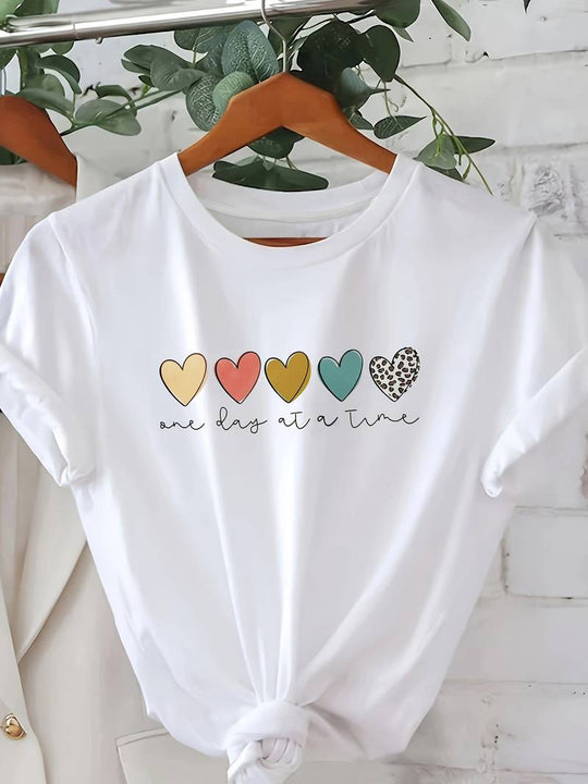 T-shirt o Luźnym Kroju z Wzorem Kolorowych Serc dla Kobiet | Idealny na Co Dzień