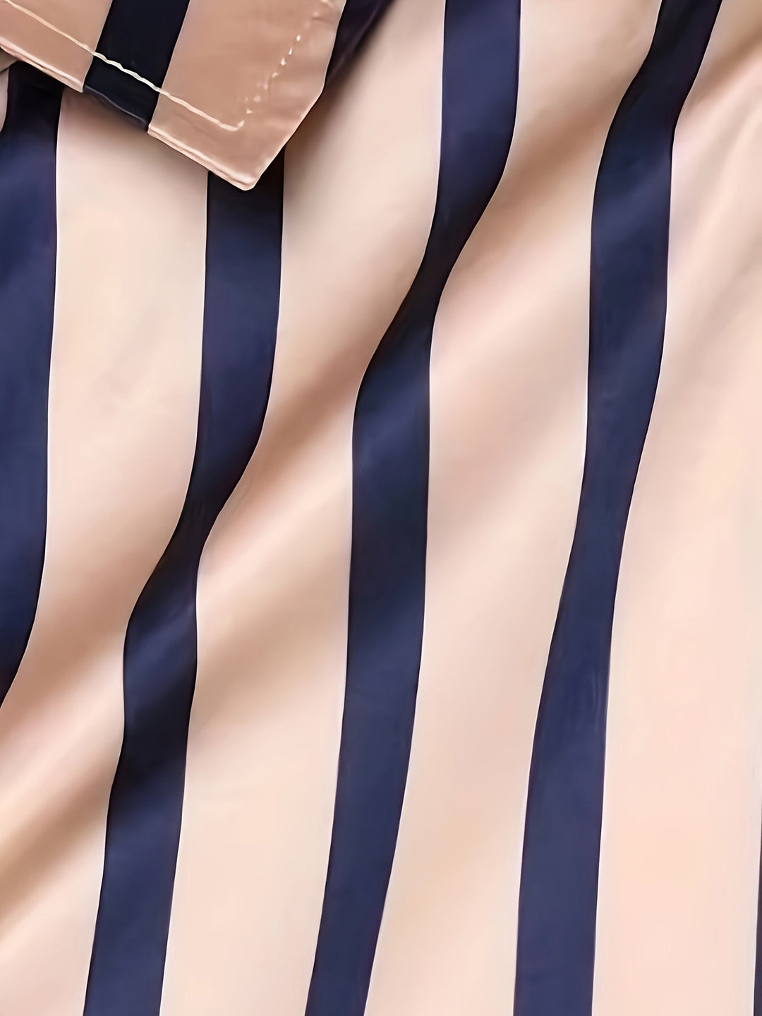 Bluzka Damska o Dopasowanym Kroju z Plisowanymi Detalami | Elegancki Fason | Do Pracy i Codziennych Stylizacji | Komfort na Co Dzień