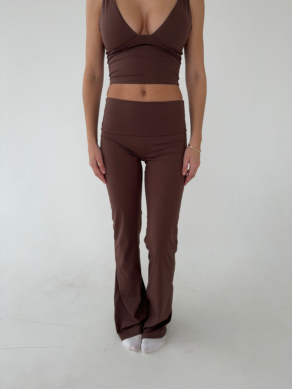 Kobieta | Zestaw Athleisure | Abigael | Flared Legging | Crop Top | High-Waist | All-Season