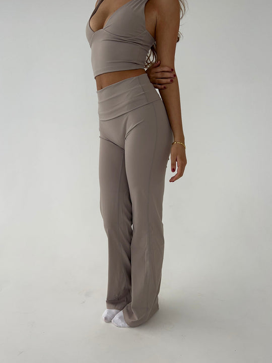 Hallie | Komplet Dwu-częściowy | Crop Top | Flared Legging | Wysoka Talia | Ribbed | Damski