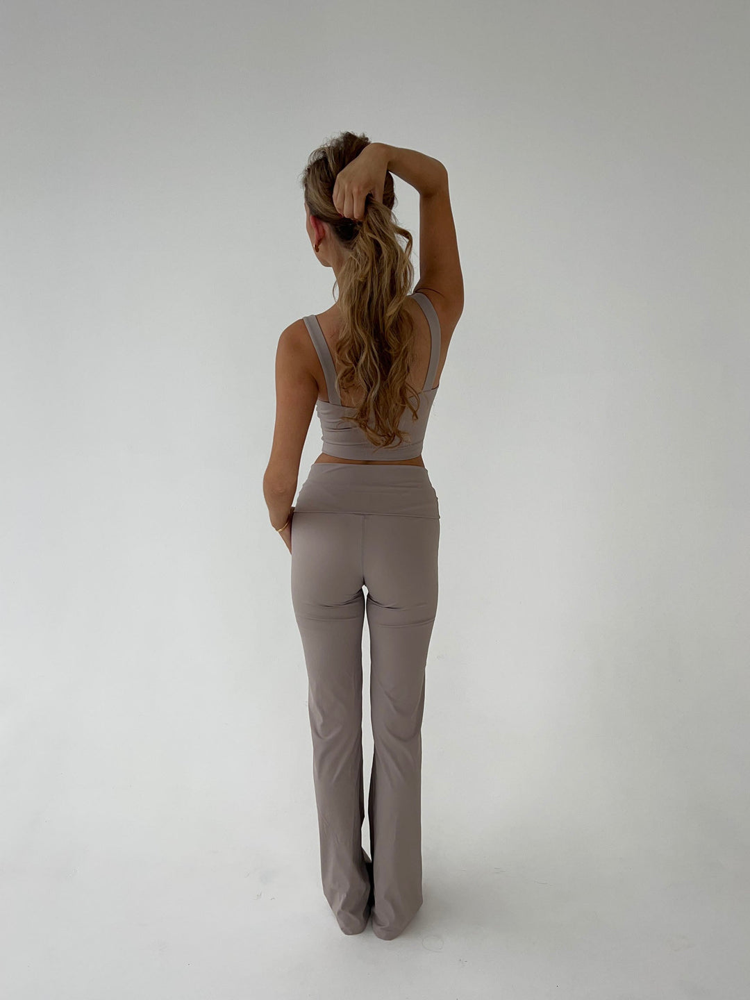Hallie | Komplet Dwu-częściowy | Crop Top | Flared Legging | Wysoka Talia | Ribbed | Damski