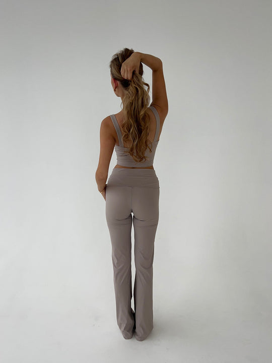 Hallie | Komplet Dwu-częściowy | Crop Top | Flared Legging | Wysoka Talia | Ribbed | Damski