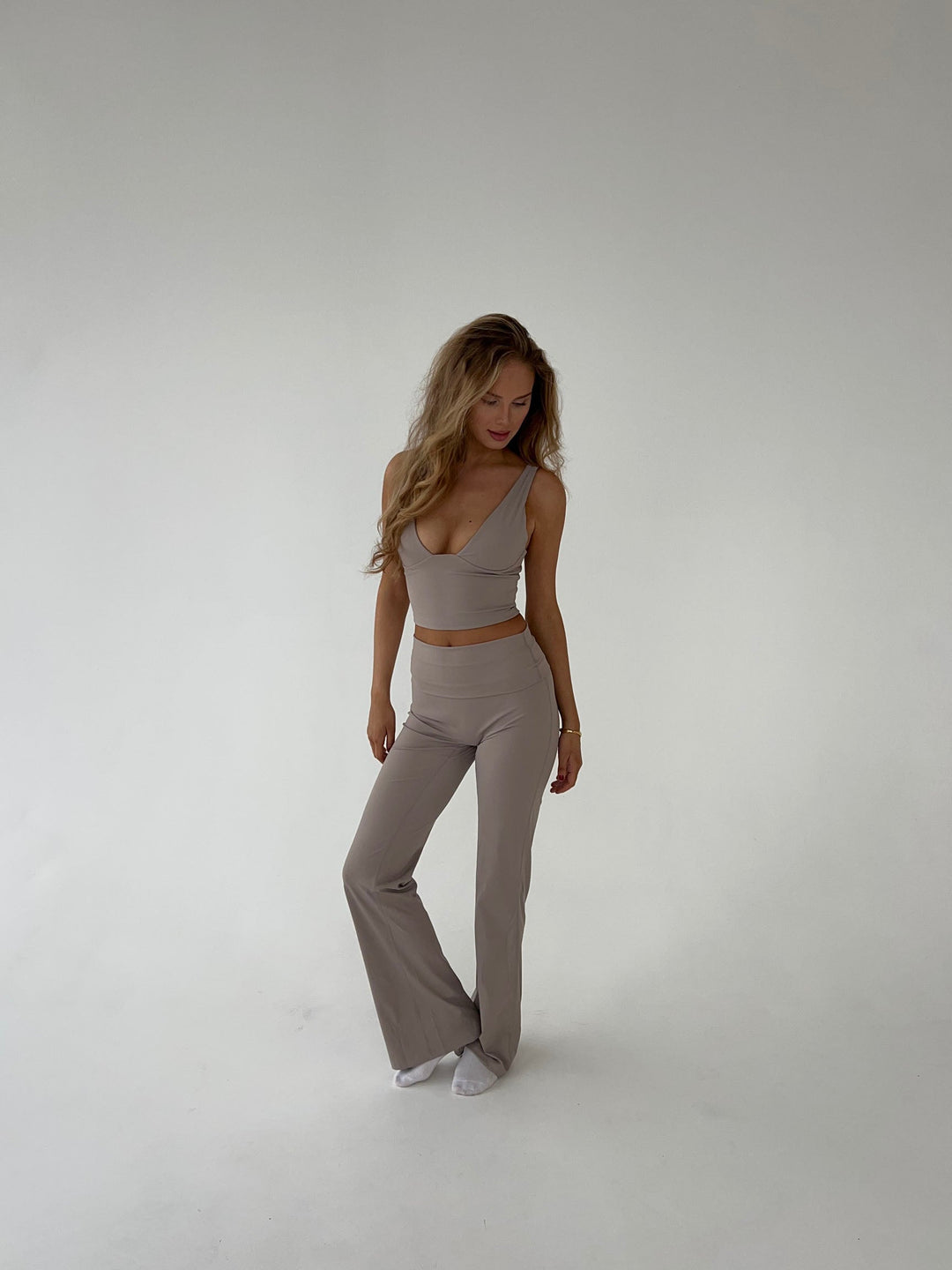 Hallie | Komplet Dwu-częściowy | Crop Top | Flared Legging | Wysoka Talia | Ribbed | Damski