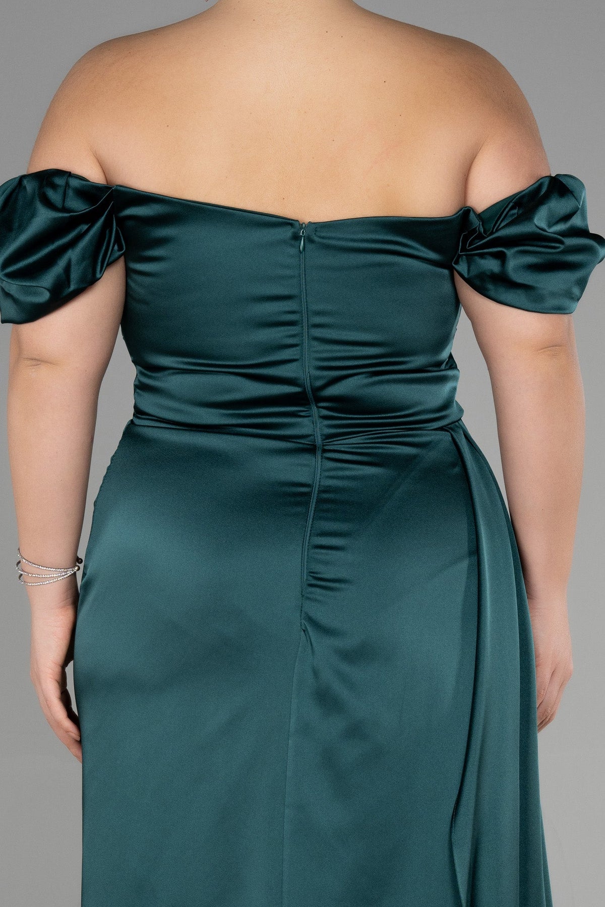 Sukienka satynowa | off shoulder, marszczenia