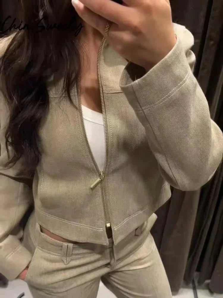 Stylowy Zestaw Damski | Krótka Kurtka z Zippem i Szerokie Spodnie | Look Nowoczesny Premium