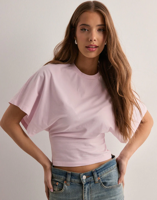 T-shirt z szerokimi rękawami i dopasowaną talią dla kobiet | Idealny do codziennego użytku